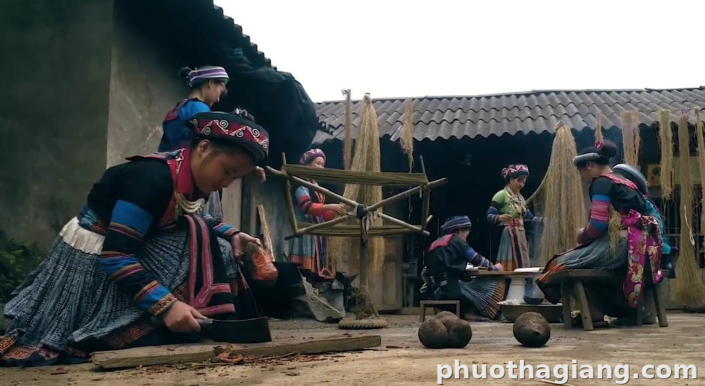 Làng dệt lanh Lũng Tám