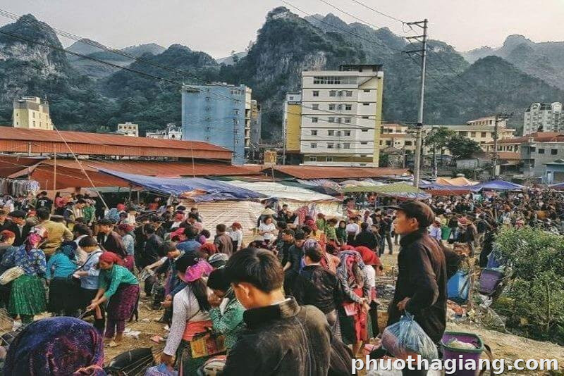 Chợ phiên Đồng Văn